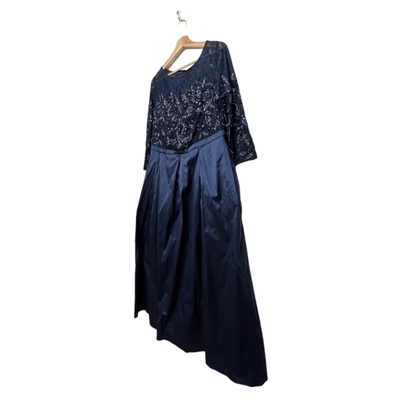 OLEG CASSINI Three Quarter Sleeve Beaded Lace Ball Gown Navy 16W - Picture 6 of 10